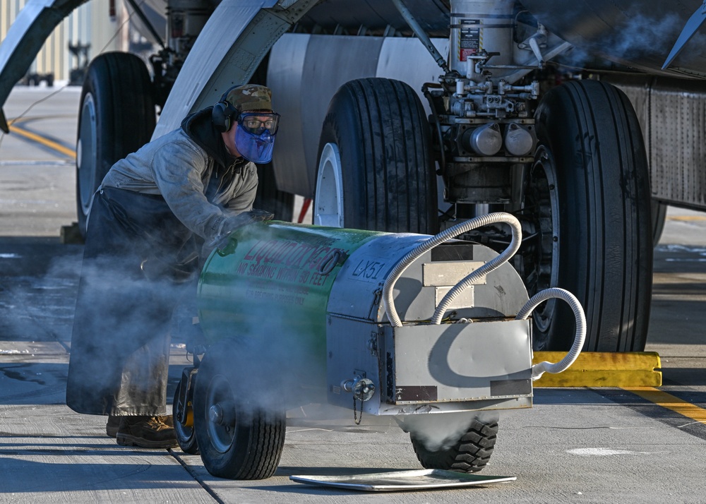 Team Minot's aircraft maintainers perform liquid oxygen maintenance