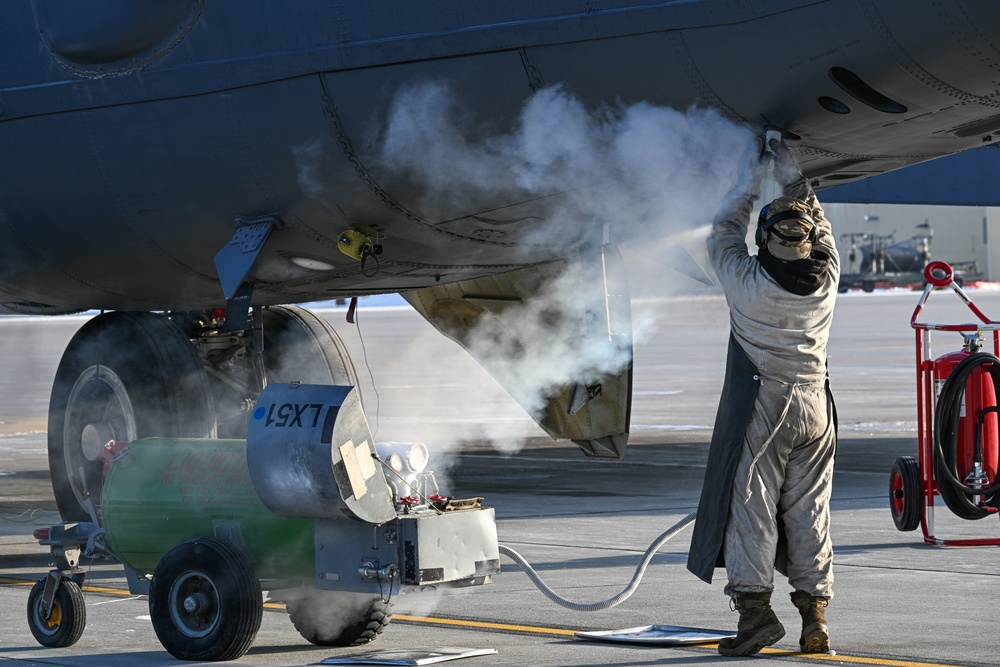 Team Minot's aircraft maintainers perform liquid oxygen maintenance