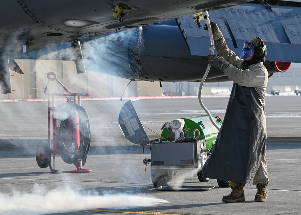 Team Minot's aircraft maintainers perform liquid oxygen maintenance