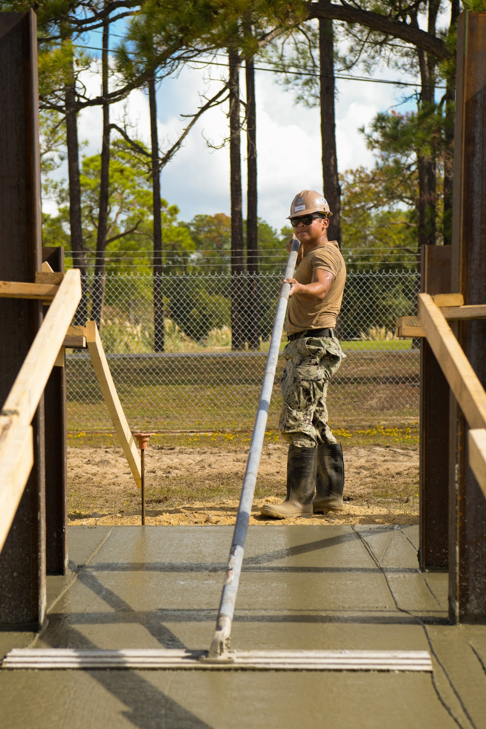 NMCB 11 Builds Display Stand on CRTC Gulfport