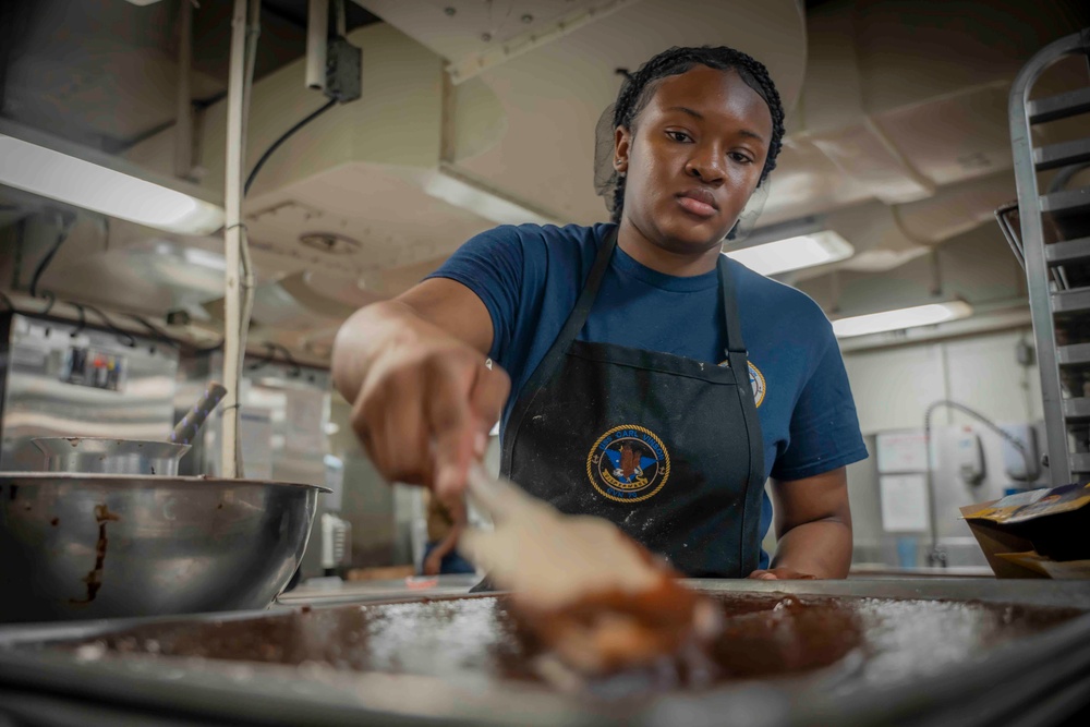 USS Carl Vinson (CVN 70) Sailors Prepare Dessert