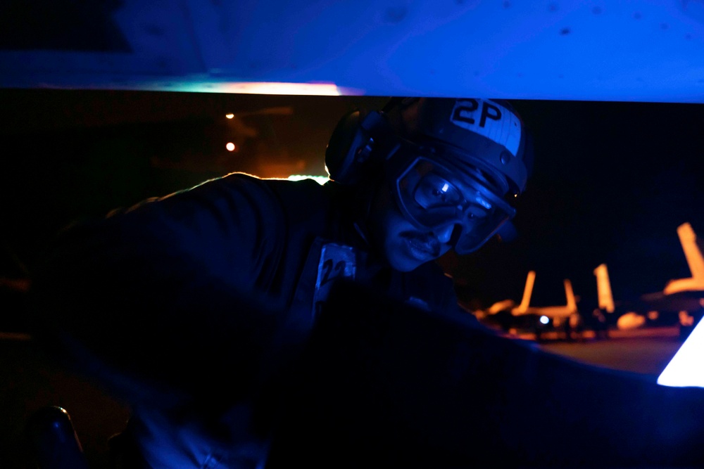 USS Carl Vinson (CVN 70) Sailors Conduct Flight Operations in the Pacific Ocean