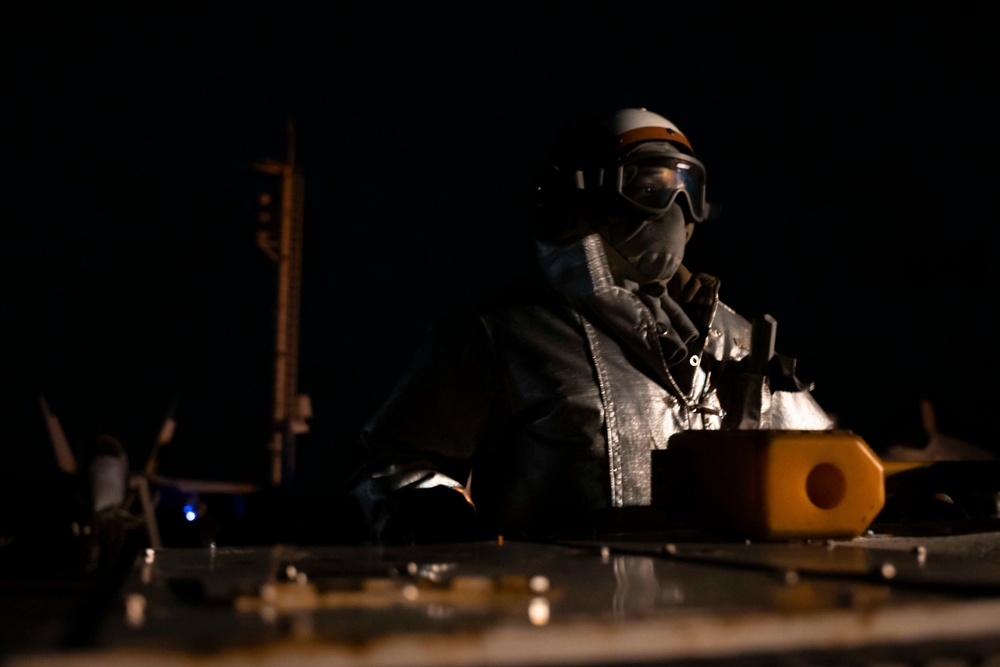 USS Carl Vinson (CVN 70) Sailors Conduct Flight Operations in the Pacific Ocean