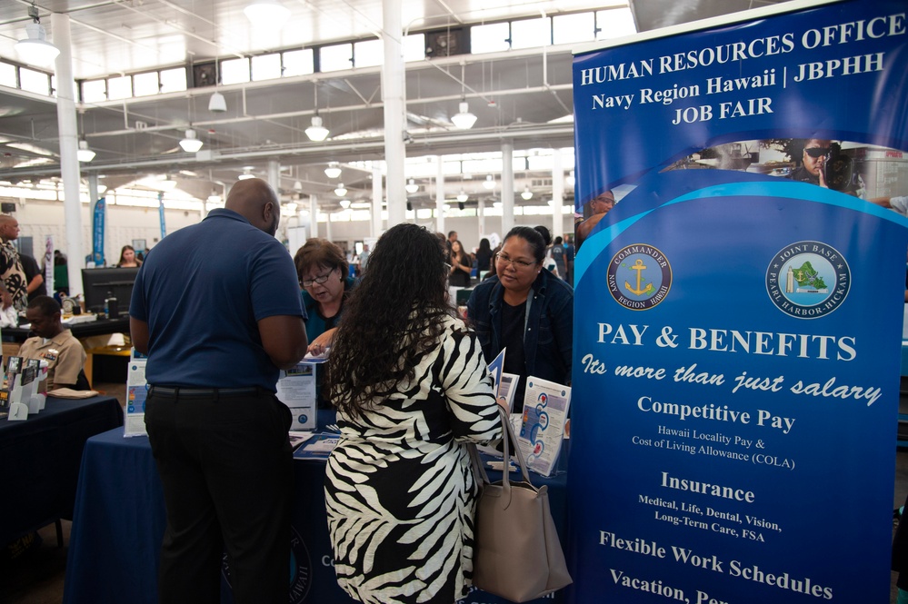 Navy Region Hawaii, JBPHH participate in City and County of Honolulu's hiring event