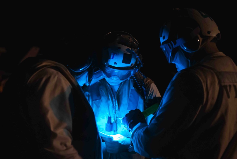 USS Carl Vinson (CVN 70) Sailors Conduct Flight Operations in the Pacific Ocean