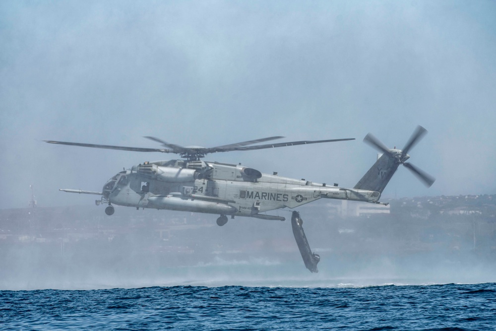 Recon Company Conducts Helocast Training