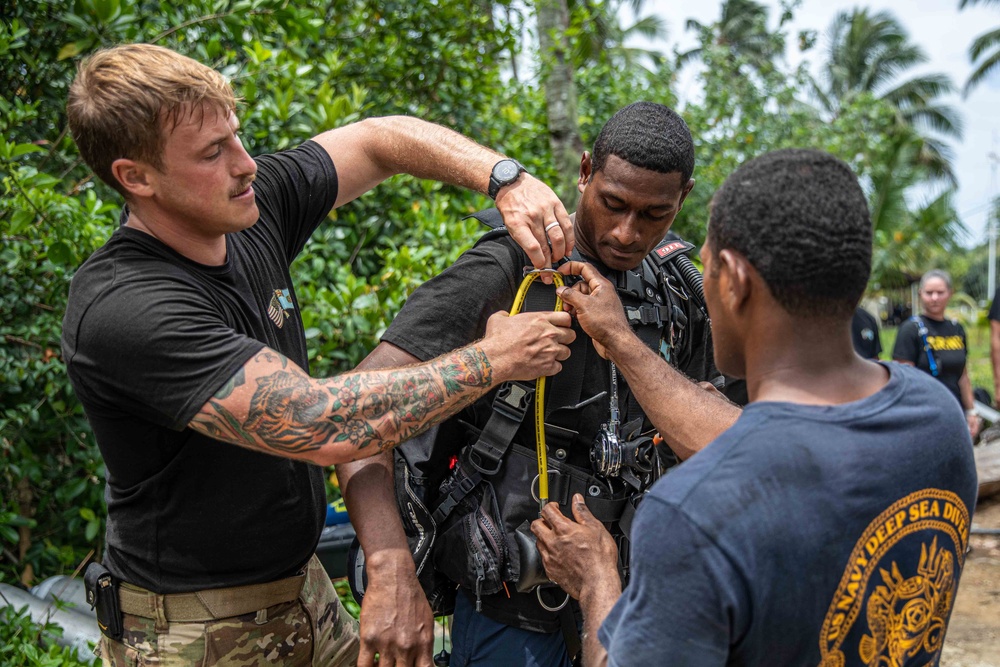 Pacific Partnership 2023 SwiftEx diving exercise