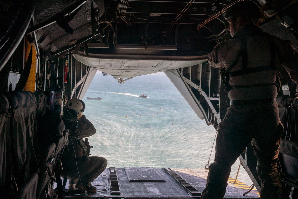 Recon Company Conducts Helocast Training