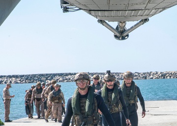 Recon Company Conducts Helocast Training