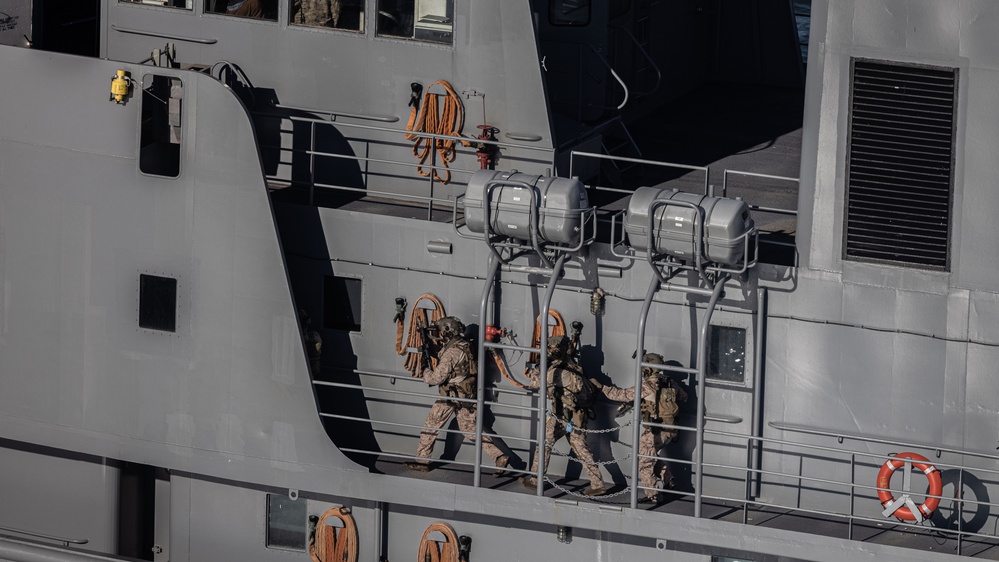 24th MEU MSPF Marines Conduct VBSS