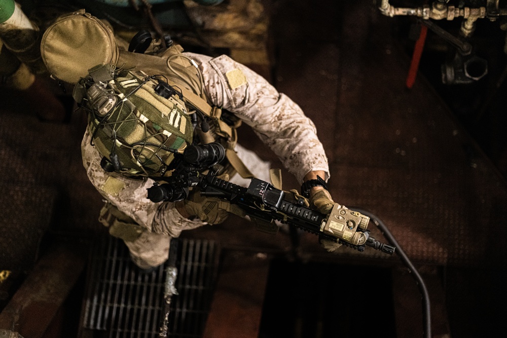 24th MEU MSPF Marines Conduct VBSS