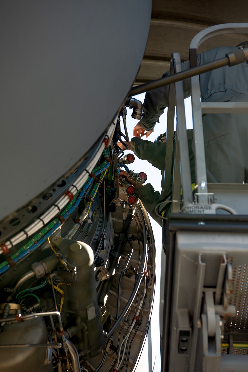 437th MXS prep C-17s for deployment support