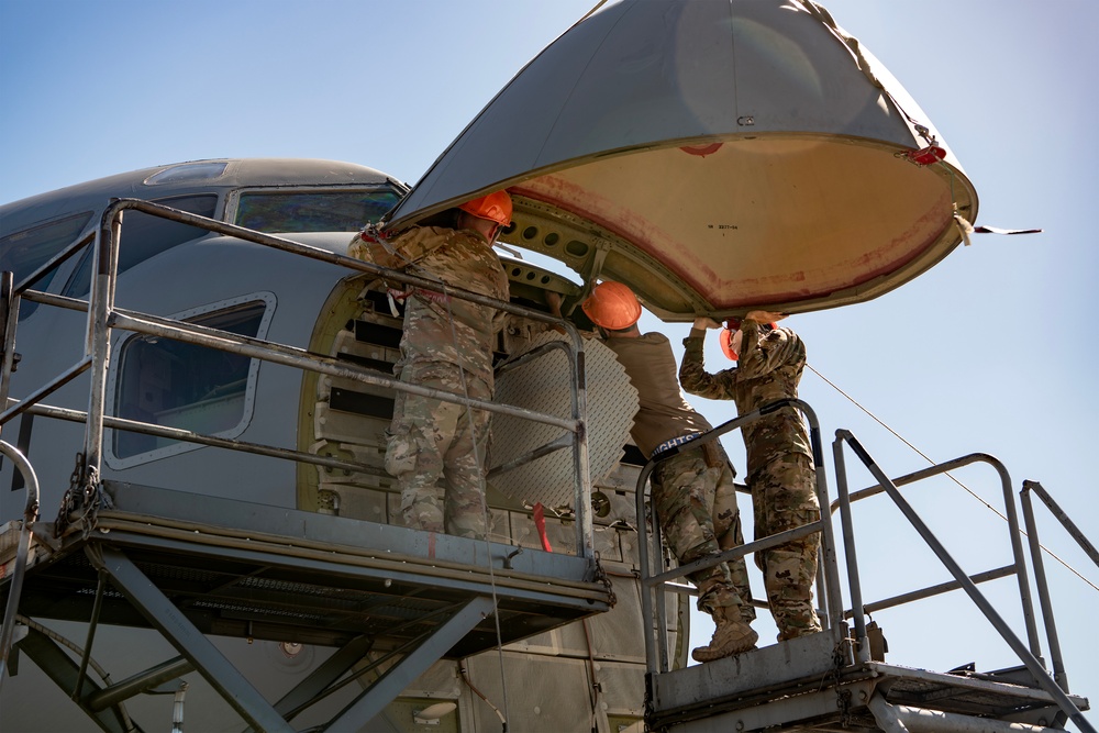 437th MXS prep C-17s for deployment support