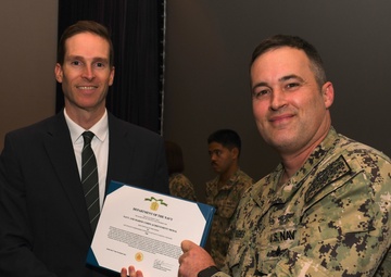 Lt. Cmdr. Receives Gold Star Award for Radar ATC Trainer