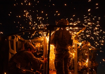 Niger AB 201 exercises vehicle extrication with QRF and rescue specialists