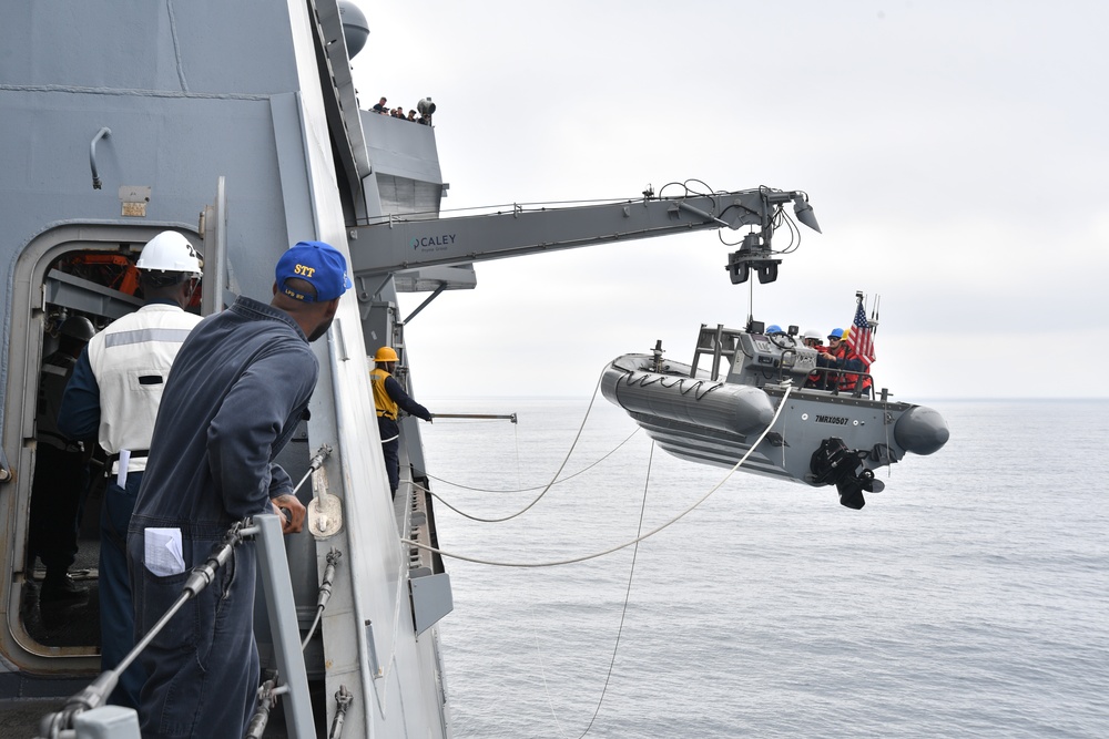 USS San Diego (LPD 22) lowers small boat