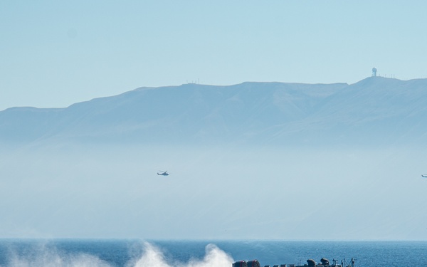 ACU 5 Conducts LCAC Operations