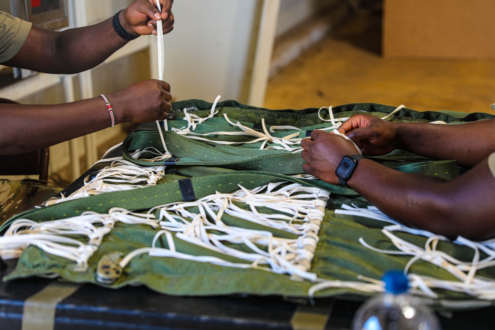 U.S. Army Parachute Riggers tie knots