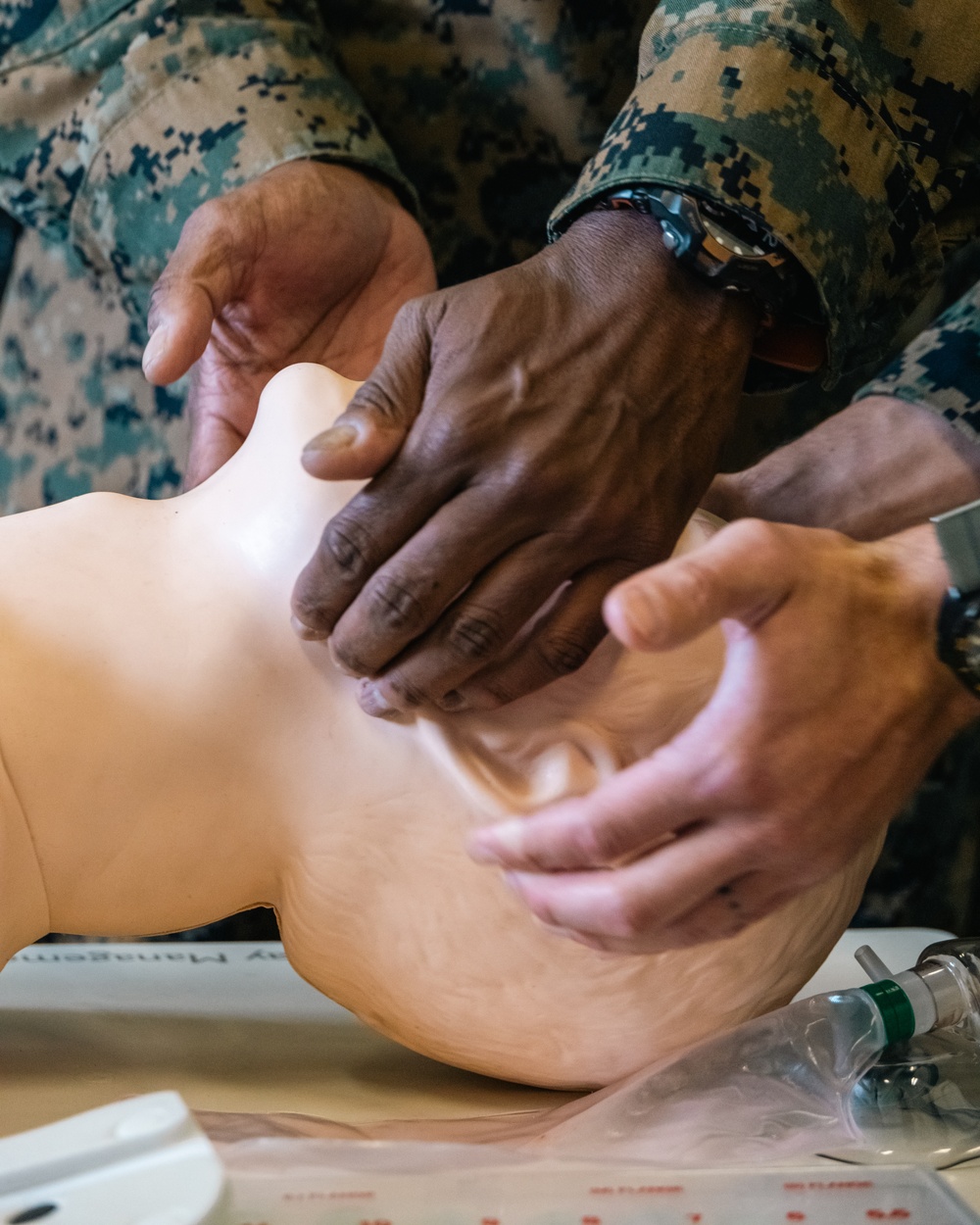 US Navy Sailors Conduct an Advanced Trauma Life Support Class