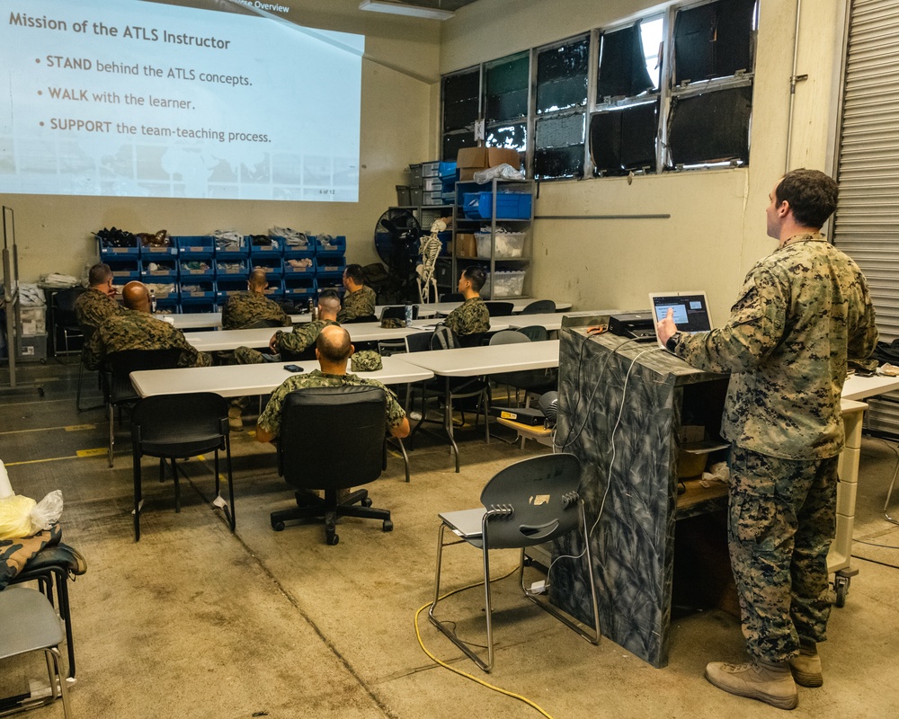 US Navy Sailors Conduct an Advanced Trauma Life Support Class