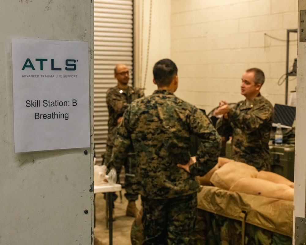 US Navy Sailors Conduct an Advanced Trauma Life Support Class