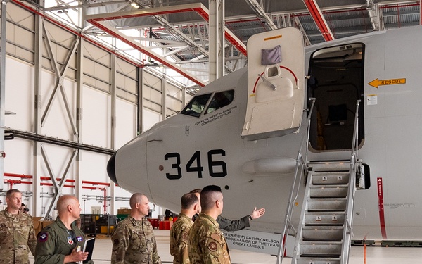 USAF tours P-8A Poseidon