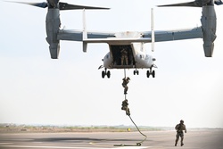 USAF conducts joint hoist training with EARF, USMC [Image 1 of 12]