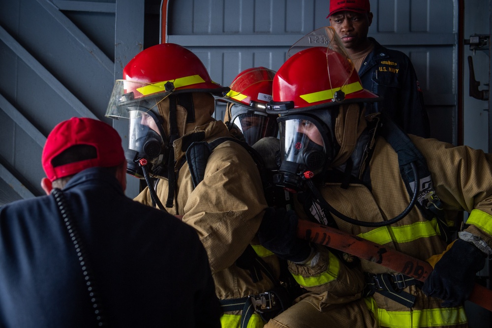 USS Carl Vinson Conducts Fire Fighting Training