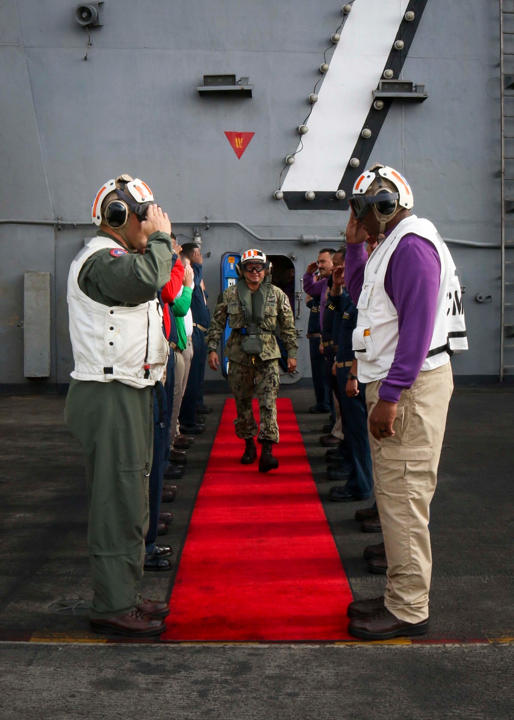 USS Carl Vinson (CVN 70) Command Master Chief Departs