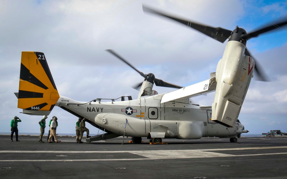 USS Carl Vinson (CVN 70) ) Command Master Chief Departs