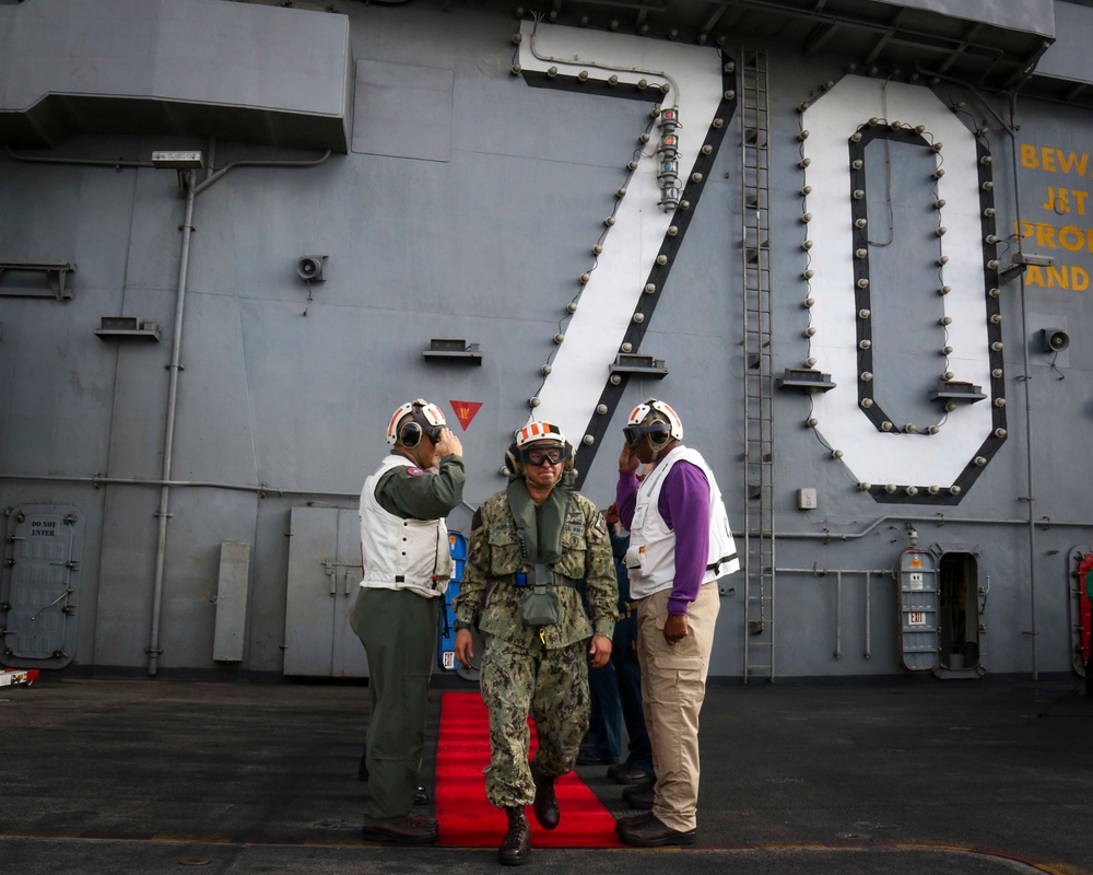 USS Carl Vinson (CVN 70) Command Master Chief Departs