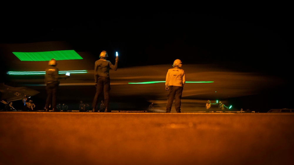 USS Carl Vinson (CVN 70) Sailors Conduct Flight Operations in the Pacific Ocean