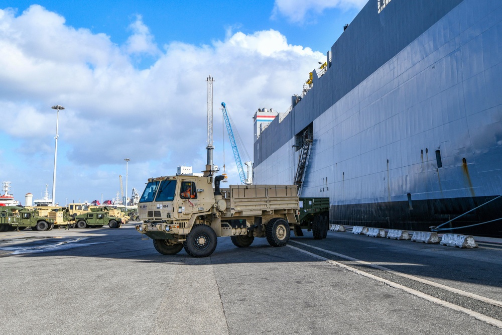 21st TSC, 839th Transportation Battalion and &quot;Rakkasans&quot; project power through the Port of Livorno