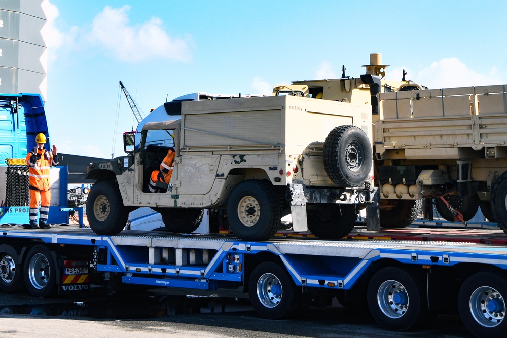 21st TSC, 839th Transportation Battalion and &quot;Rakkasans&quot; project power through the Port of Livorno