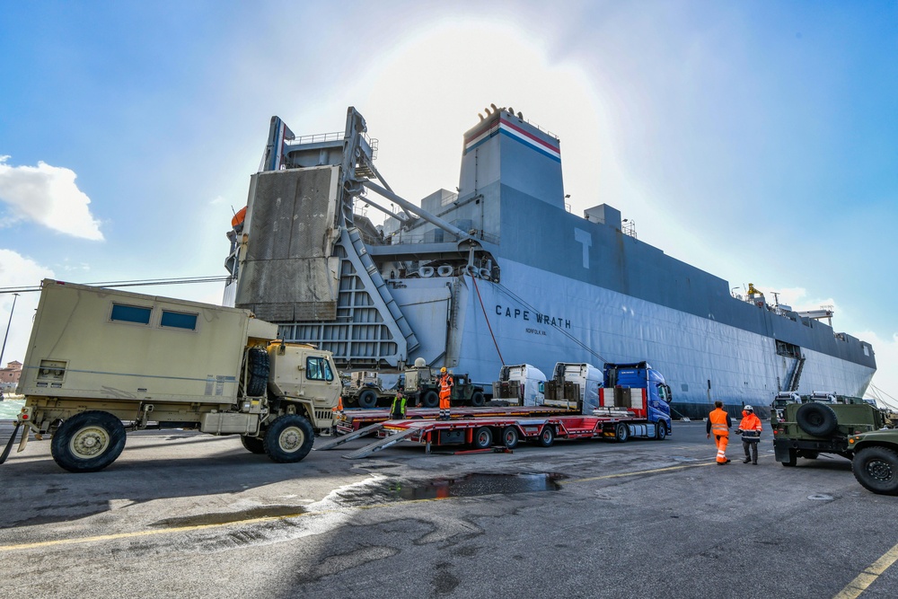 21st TSC, 839th Transportation Battalion and &quot;Rakkasans&quot; project power through the Port of Livorno