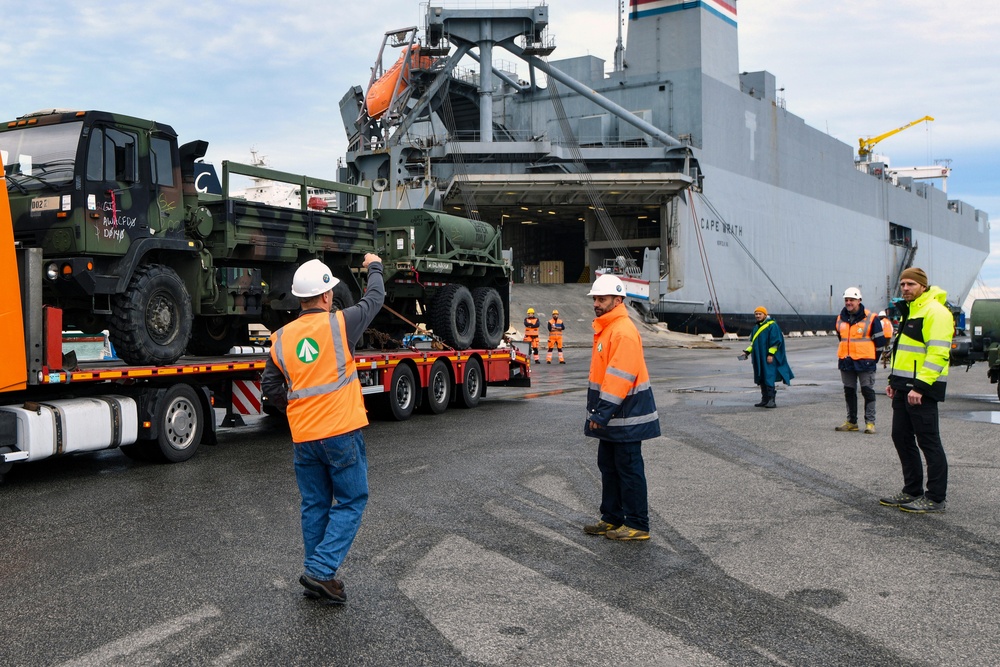 21st TSC, 839th Transportation Battalion and &quot;Rakkasans&quot; project power through the Port of Livorno