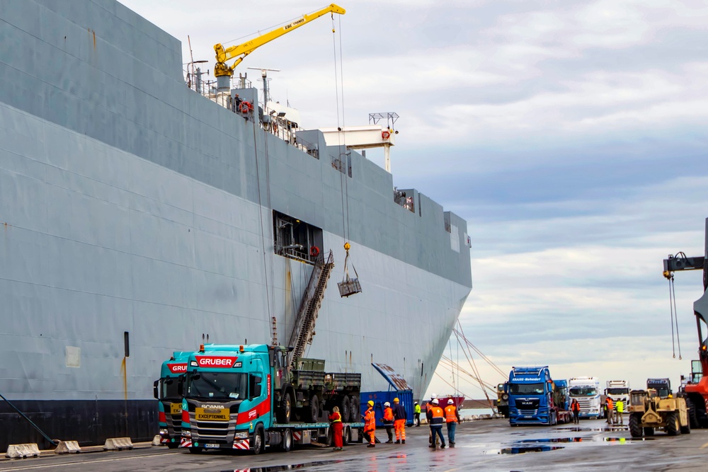 21st TSC, 839th Transportation Battalion and &quot;Rakkasans&quot; project power through the Port of Livorno