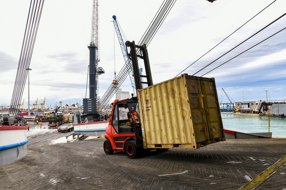 21st TSC, 839th Transportation Battalion and &quot;Rakkasans&quot; project power through the Port of Livorno