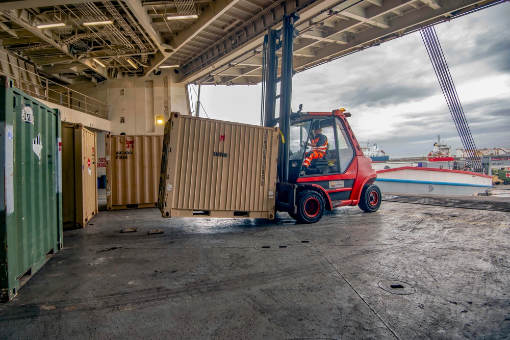 21st TSC, 839th Transportation Battalion and &quot;Rakkasans&quot; project power through the Port of Livorno