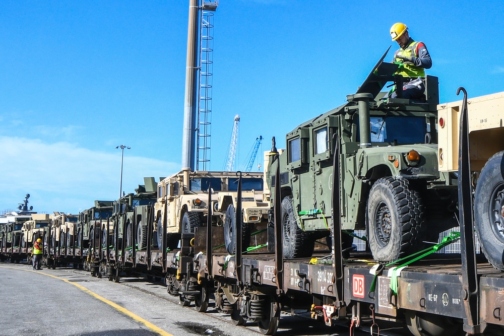 21st TSC, 839th Transportation Battalion and &quot;Rakkasans&quot; project power through the Port of Livorno