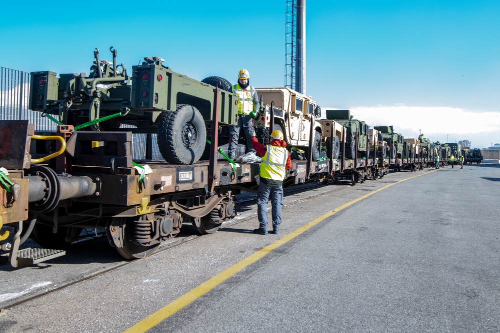 21st TSC, 839th Transportation Battalion and &quot;Rakkasans&quot; project power through the Port of Livorno