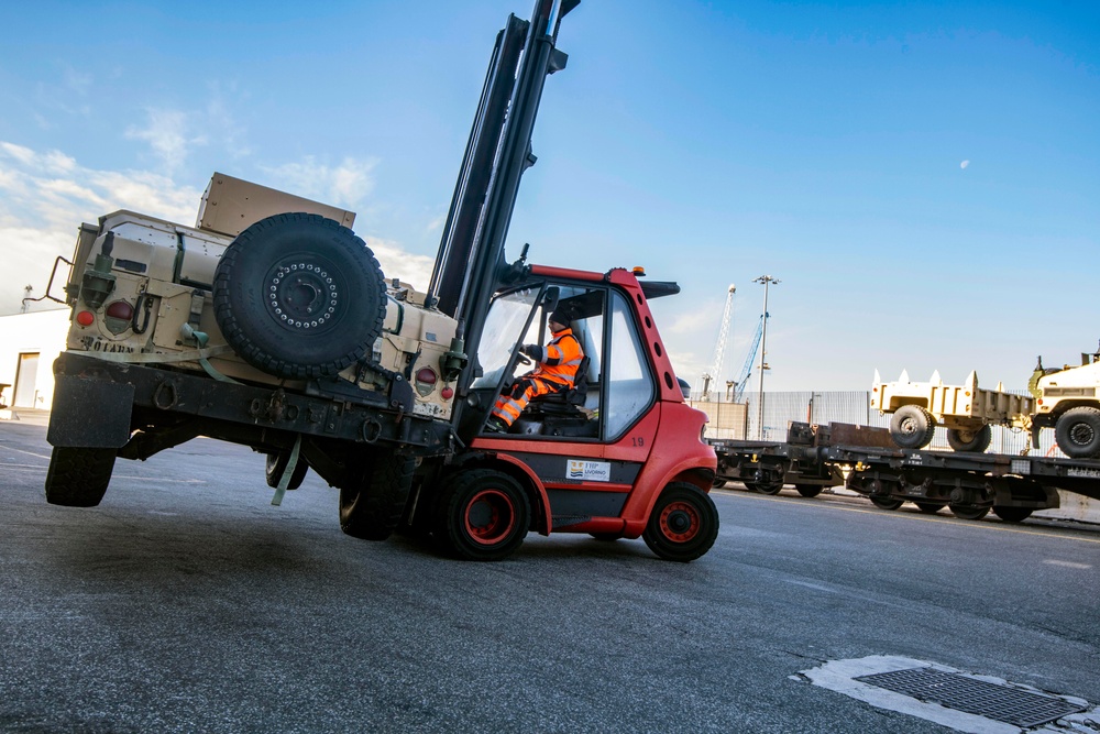 21st TSC, 839th Transportation Battalion and &quot;Rakkasans&quot; project power through the Port of Livorno