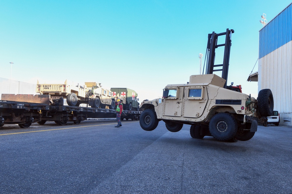 21st TSC, 839th Transportation Battalion and &quot;Rakkasans&quot; project power through the Port of Livorno