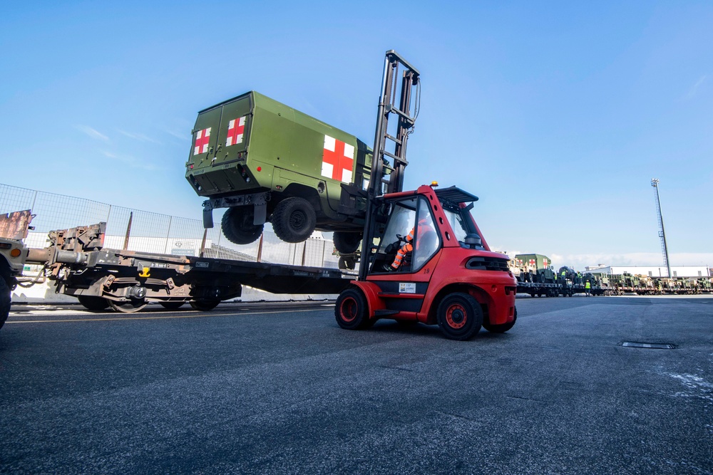 21st TSC, 839th Transportation Battalion and &quot;Rakkasans&quot; project power through the Port of Livorno