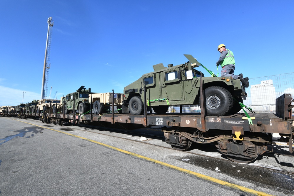 21st TSC, 839th Transportation Battalion and &quot;Rakkasans&quot; project power through the Port of Livorno