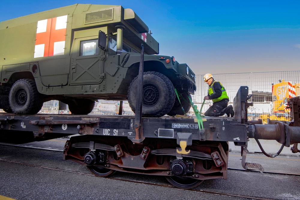 21st TSC, 839th Transportation Battalion and &quot;Rakkasans&quot; project power through the Port of Livorno