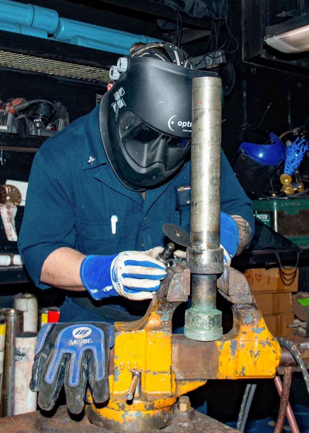 USS Ronald Reagan (CVN 76) Sailors perform corrective maintenance in support of USS Antietam (CG 54)