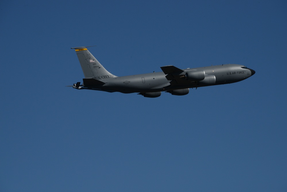 KC-135 flying