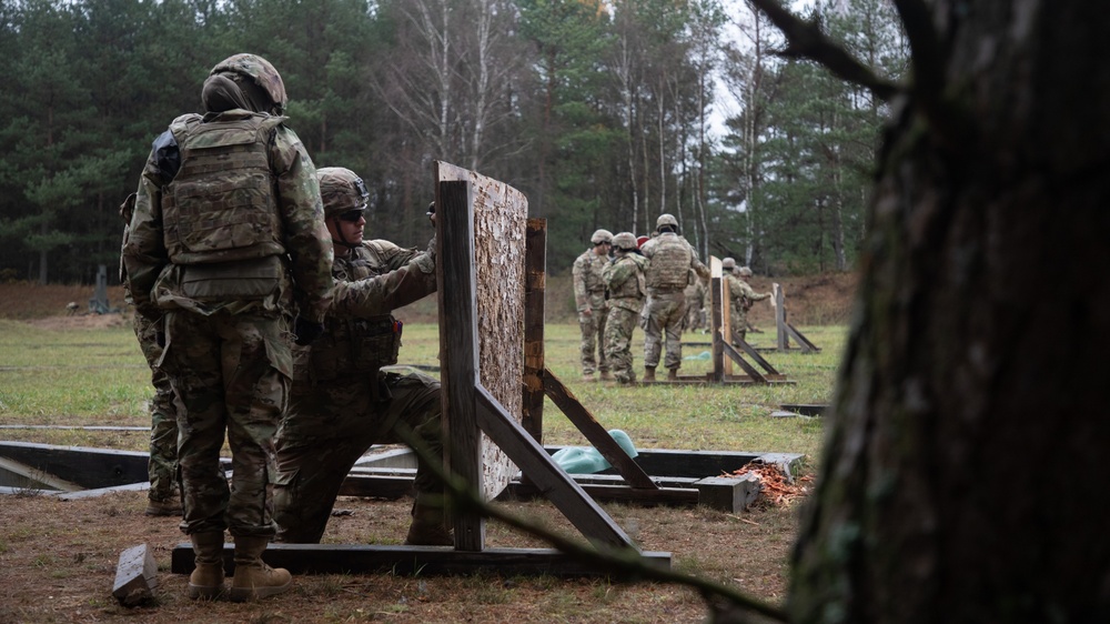 USO Serves Up Warmth and Gratitude at the Weapons Qualification Range in Poland