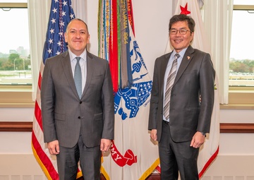 Under Secretary of the Army meets with Singapore delegation